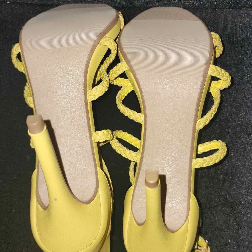 Delicious Sandals - Picture 5 of 6